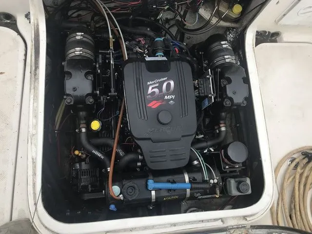 Slide: The Image of Bayliner 2359 Trophy Walkaround 2007 - 29