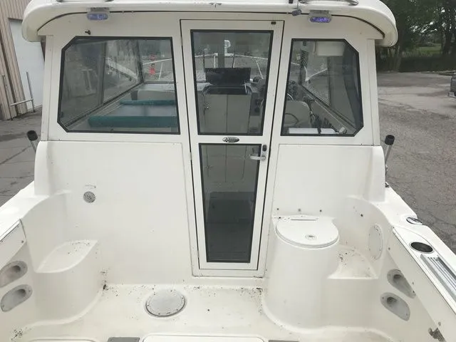 Slide: The Image of Bayliner 2359 Trophy Walkaround 2007 - 6