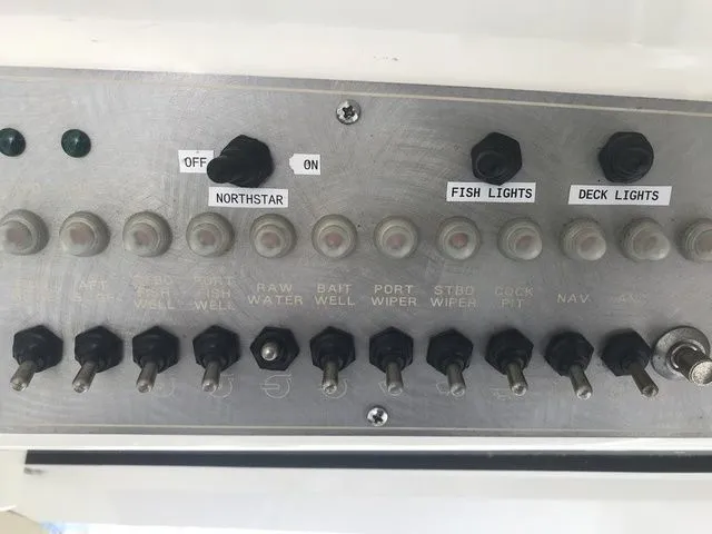 Slide: The Image of Bayliner 2359 Trophy Walkaround 2007 - 7