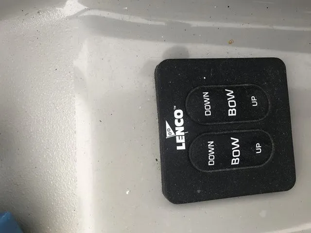 Slide: The Image of Bayliner 2359 Trophy Walkaround 2007 - 9