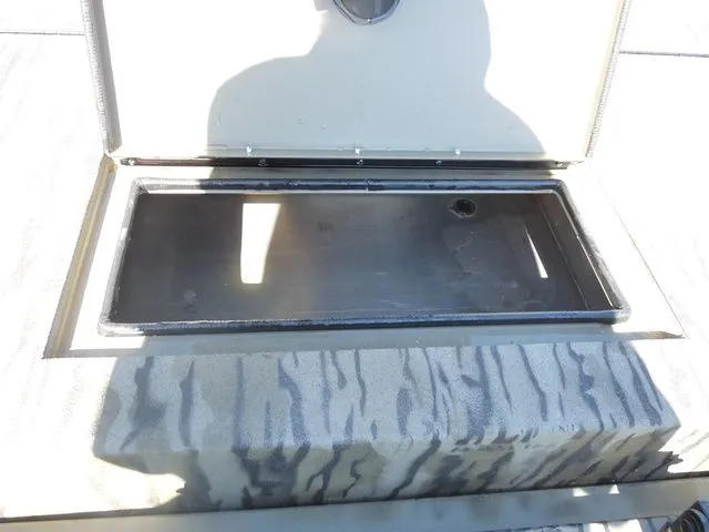 Slide: The Image of SeaArk Shadow 18SC 2025 - 5