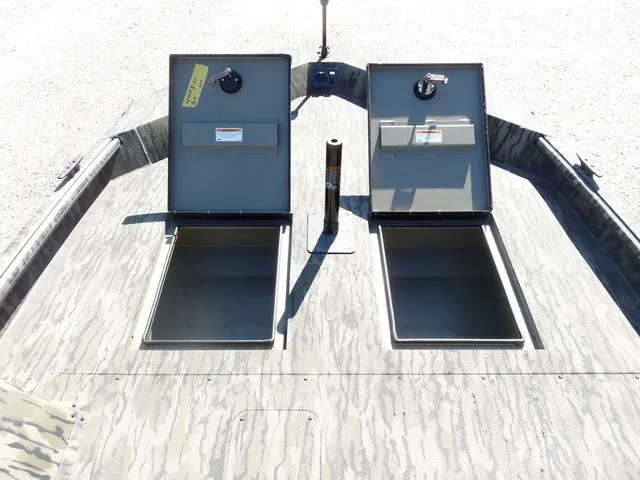 Slide: The Image of SeaArk Shadow 18SC 2025 - 6