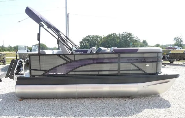 Slide: The Image of Bennington 168SL 2026 - 4