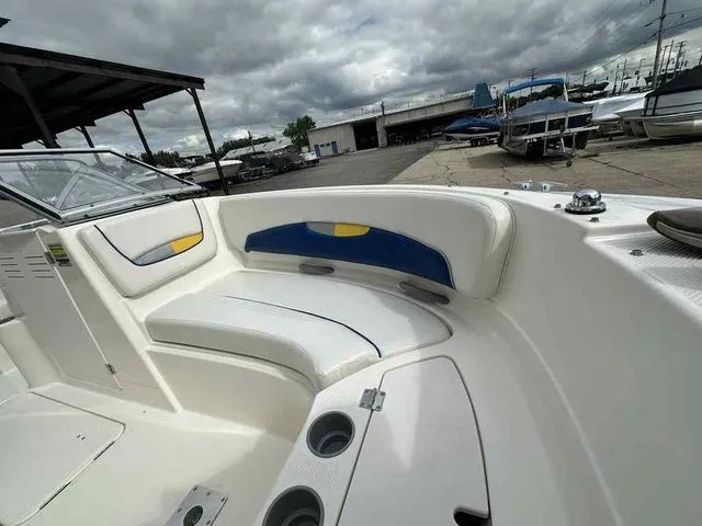 Slide: The Image of Bayliner 219SD 2004 - 8