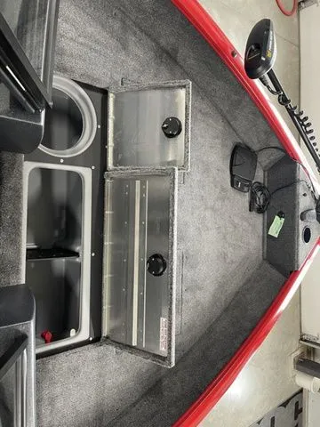 Slide: The Image of Tracker Pro Guide V-16 WT 2026 - 16