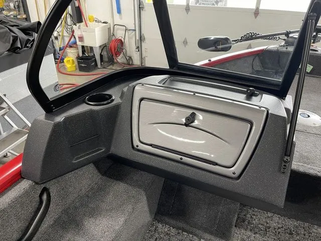 Slide: The Image of Tracker Pro Guide V-16 WT 2026 - 20