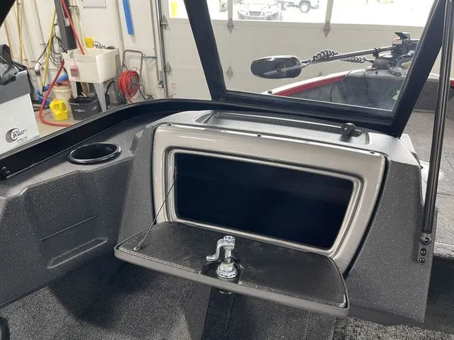 Slide: The Image of Tracker Pro Guide V-16 WT 2026 - 21