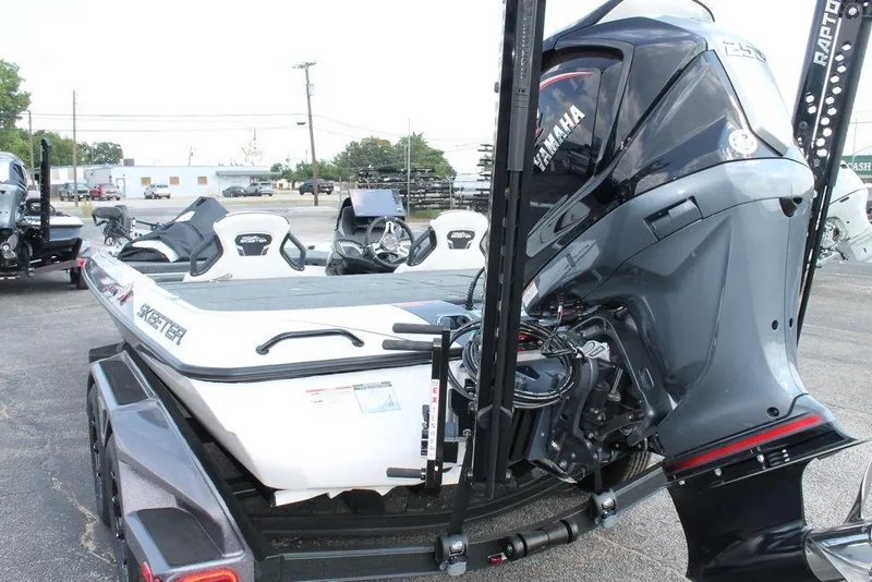 Slide: The Image of 2026 Skeeter FXR21 FLEX boat interior with sleek design and comfortable seating. - 12