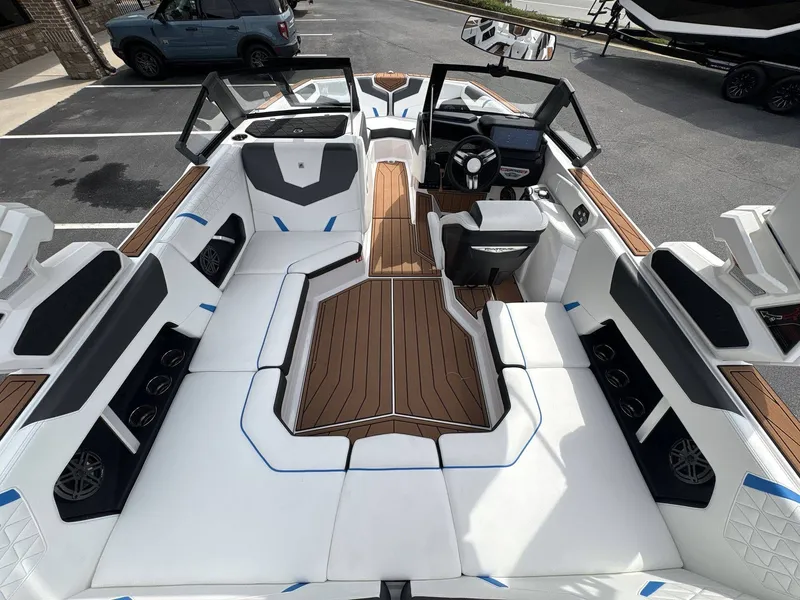 Slide: The Image of Nautique Super Air Nautique GS20 2026 - 24