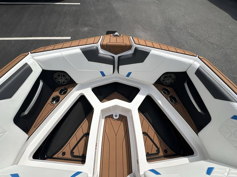 Slide: The Image of Nautique Super Air Nautique GS20 2026 - 35