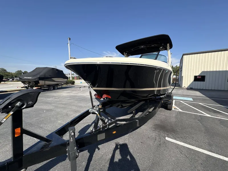 Slide: The Image of Chris-Craft 25 SPORTSTER WAKE SURF 2026 - 11