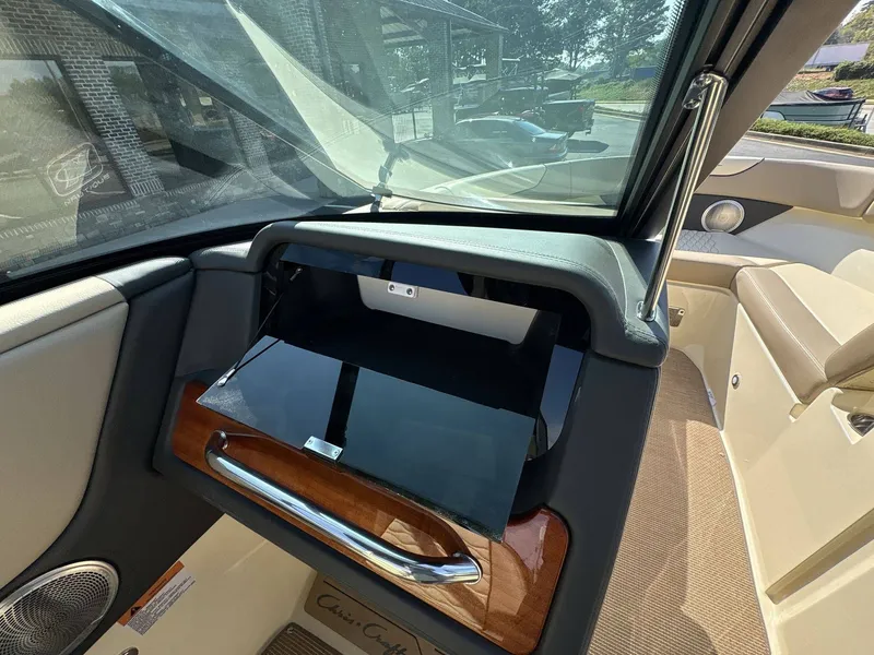 Slide: The Image of Chris-Craft 25 SPORTSTER WAKE SURF 2026 - 13