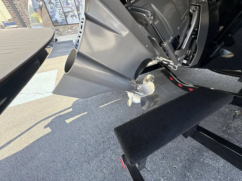 Slide: The Image of Chris-Craft 25 SPORTSTER WAKE SURF 2026 - 20