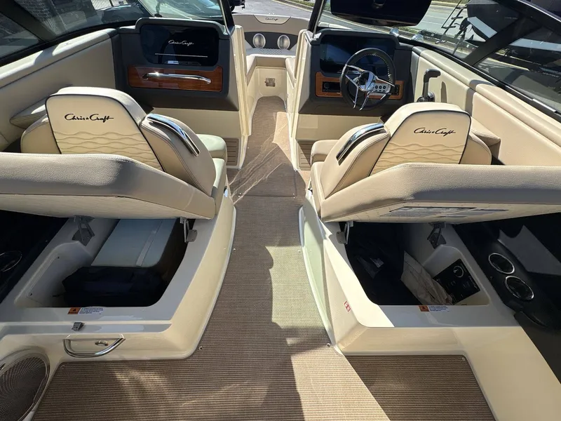Slide: The Image of Chris-Craft 25 SPORTSTER WAKE SURF 2026 - 21