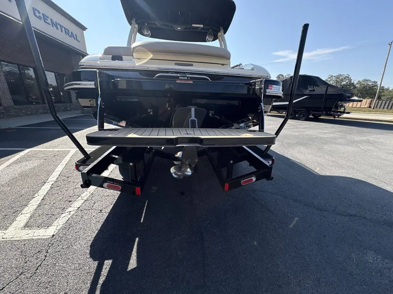 Slide: The Image of Chris-Craft 25 SPORTSTER WAKE SURF 2026 - 25