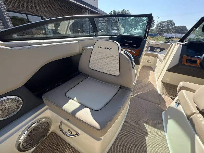 Slide: The Image of Chris-Craft 25 SPORTSTER WAKE SURF 2026 - 29