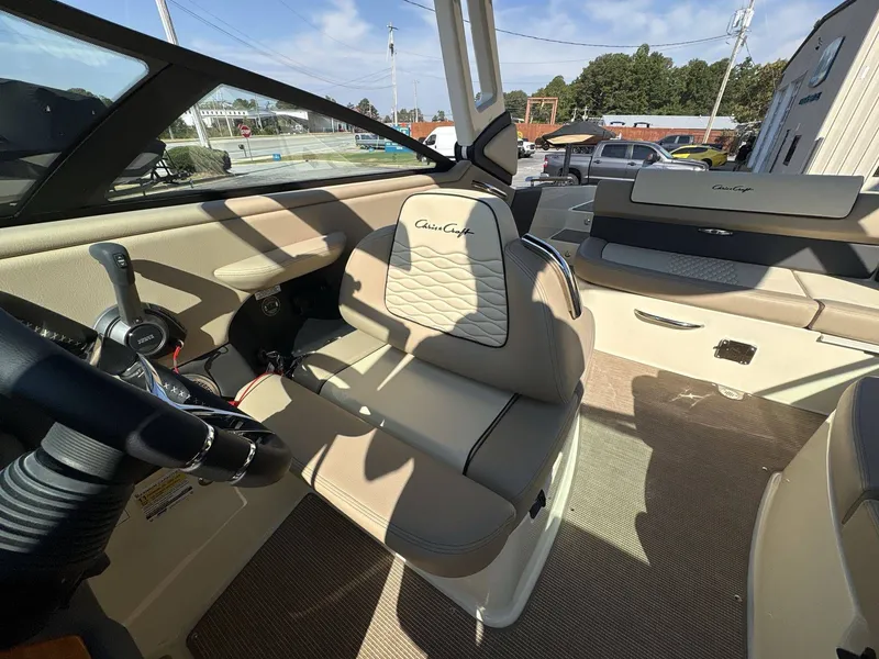 Slide: The Image of Chris-Craft 25 SPORTSTER WAKE SURF 2026 - 31