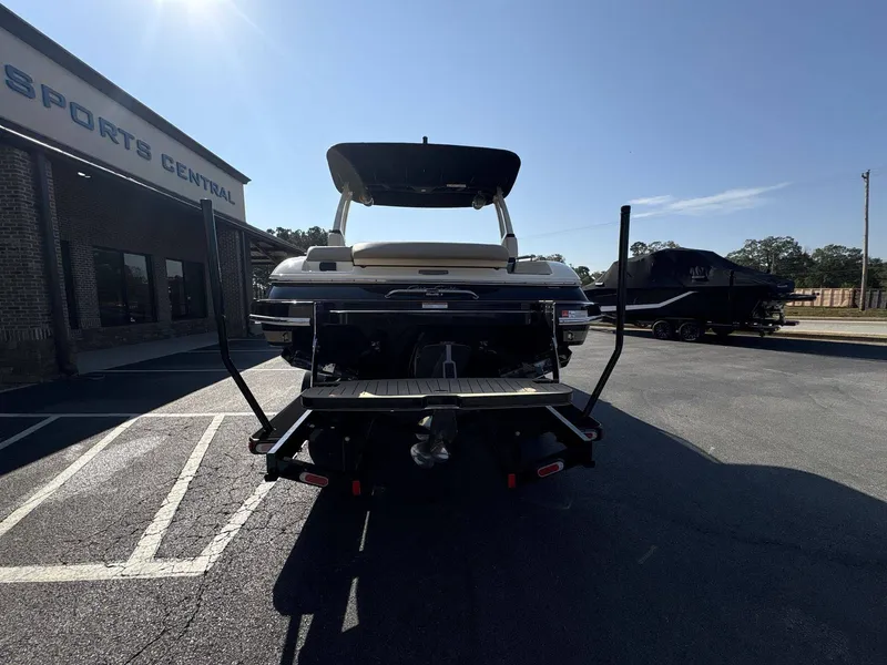 Slide: The Image of Chris-Craft 25 SPORTSTER WAKE SURF 2026 - 4