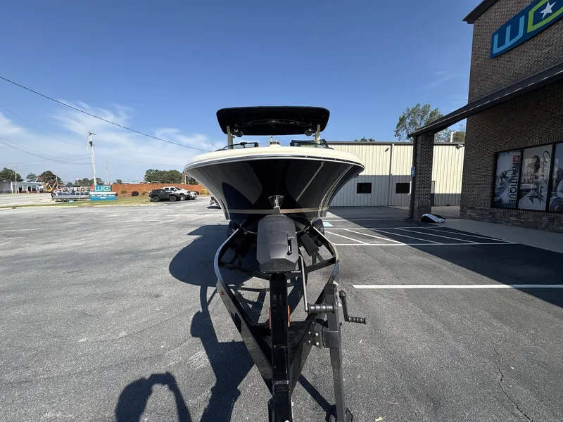Slide: The Image of Chris-Craft 25 SPORTSTER WAKE SURF 2026 - 8