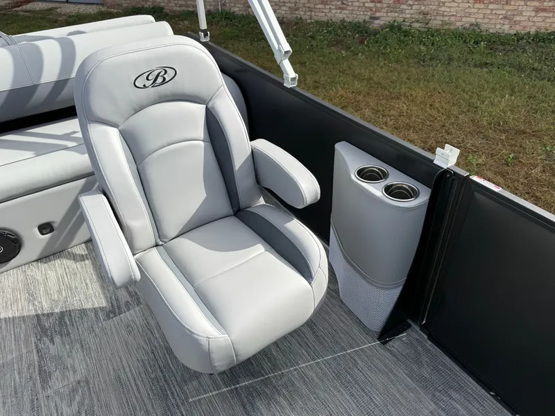 Slide: The Image of Bentley Pontoons Legacy 220 Swingback & Honda 4-Stroke EFI 2026 - 11
