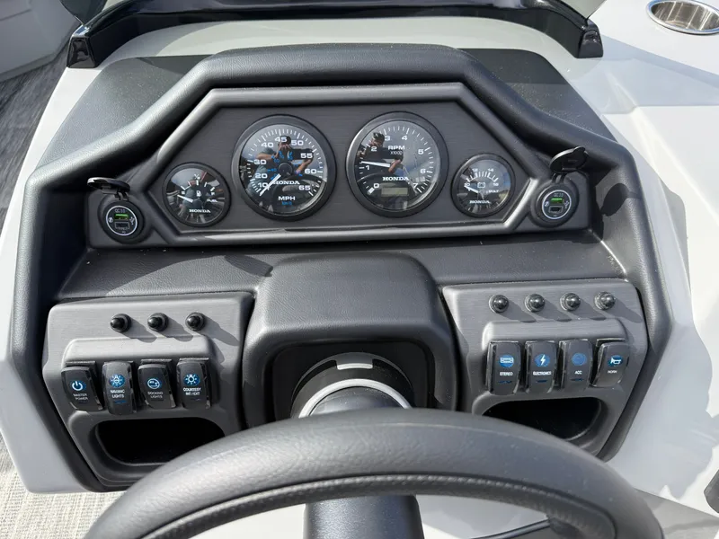 Slide: The Image of Bentley Pontoons Legacy 220 Swingback & Honda 4-Stroke EFI 2026 - 15