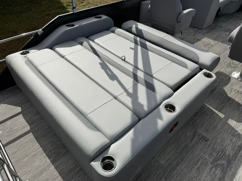 Slide: The Image of Bentley Pontoons Legacy 220 Swingback & Honda 4-Stroke EFI 2026 - 21