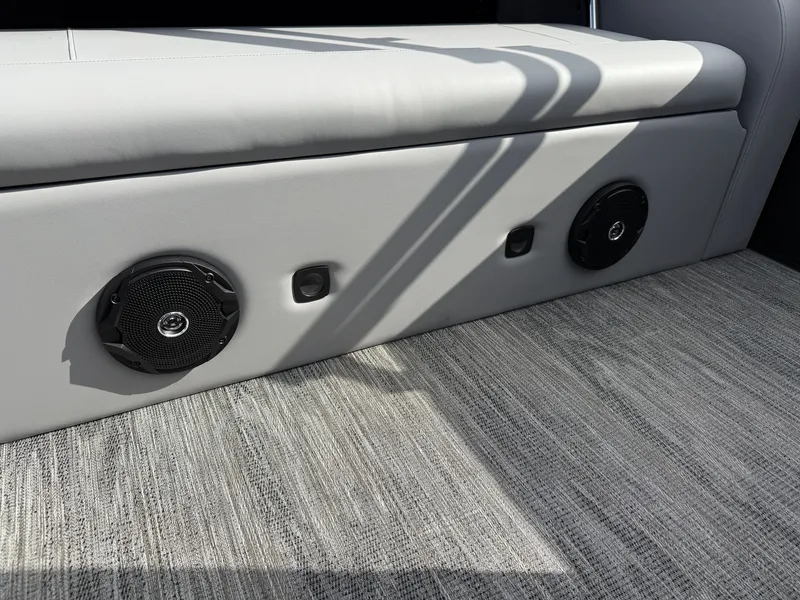 Slide: The Image of Bentley Pontoons Legacy 220 Swingback & Honda 4-Stroke EFI 2026 - 28