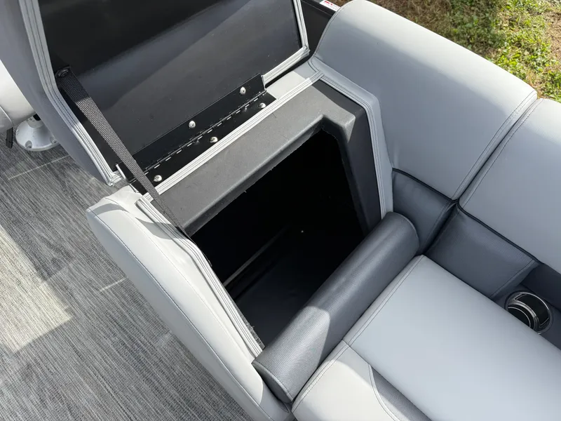 Slide: The Image of Bentley Pontoons Legacy 220 Swingback & Honda 4-Stroke EFI 2026 - 30