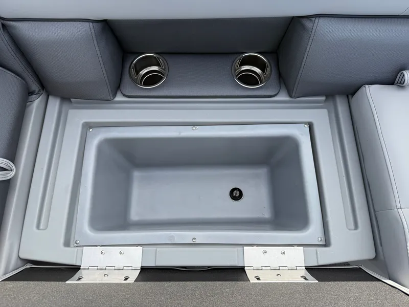 Slide: The Image of Bentley Pontoons Legacy 220 Swingback & Honda 4-Stroke EFI 2026 - 32