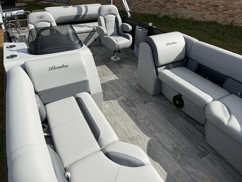 Slide: The Image of Bentley Pontoons Legacy 220 Swingback & Honda 4-Stroke EFI 2026 - 34