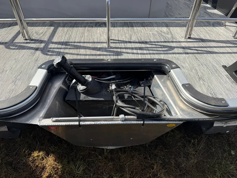 Slide: The Image of Bentley Pontoons Legacy 220 Swingback & Honda 4-Stroke EFI 2026 - 43