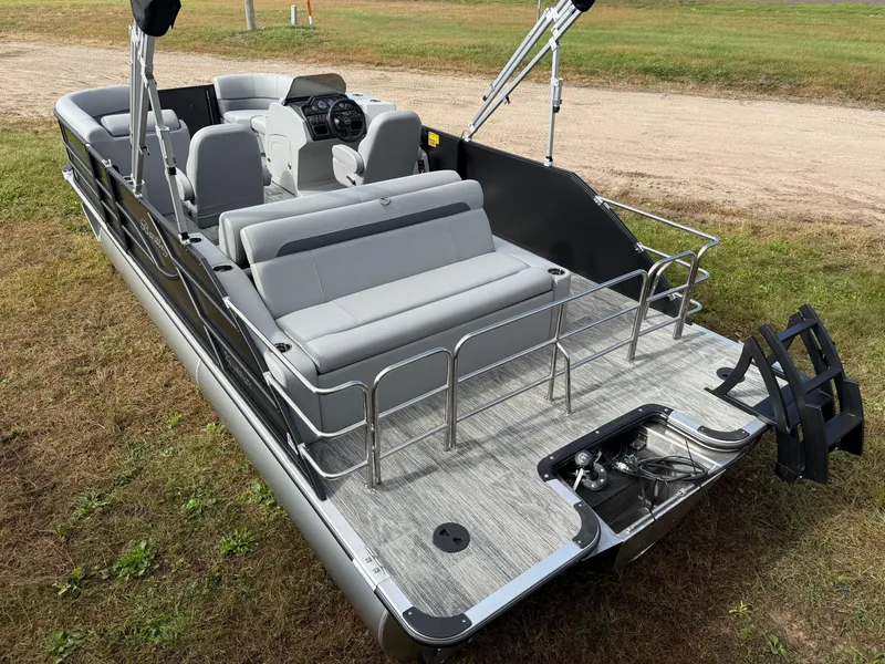 Slide: The Image of Bentley Pontoons Legacy 220 Swingback & Honda 4-Stroke EFI 2026 - 6