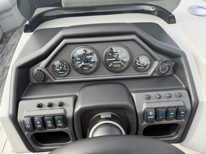 Slide: The Image of Bentley Pontoons Legacy 223 QSB Swingback Tritoon & Honda 4-Stroke EFI 2026 - 14