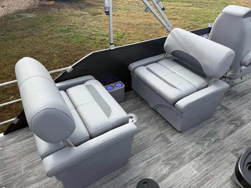 Slide: The Image of Bentley Pontoons Legacy 223 QSB Swingback Tritoon & Honda 4-Stroke EFI 2026 - 19