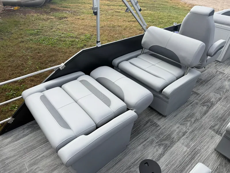 Slide: The Image of Bentley Pontoons Legacy 223 QSB Swingback Tritoon & Honda 4-Stroke EFI 2026 - 22