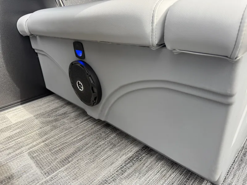 Slide: The Image of Bentley Pontoons Legacy 223 QSB Swingback Tritoon & Honda 4-Stroke EFI 2026 - 38