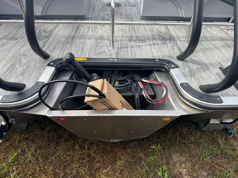 Slide: The Image of Bentley Pontoons Legacy 223 QSB Swingback Tritoon & Honda 4-Stroke EFI 2026 - 44