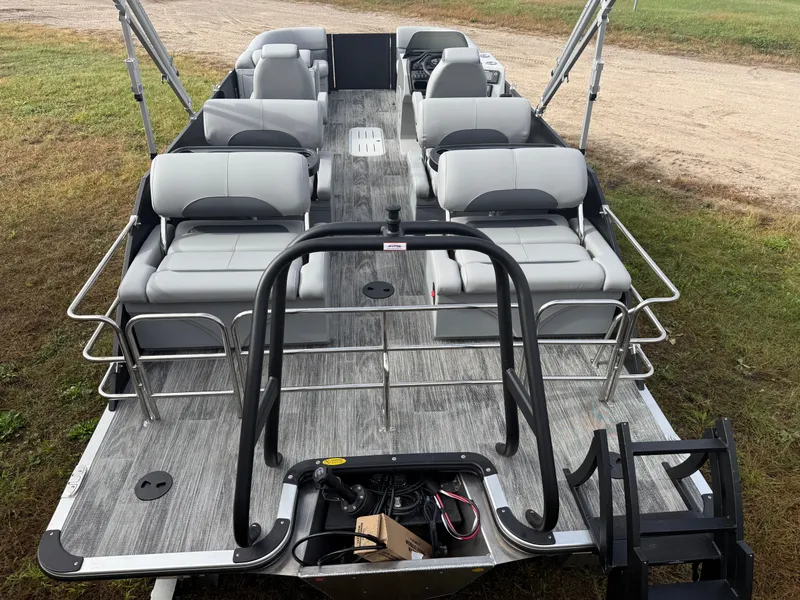 Slide: The Image of Bentley Pontoons Legacy 223 QSB Swingback Tritoon & Honda 4-Stroke EFI 2026 - 6