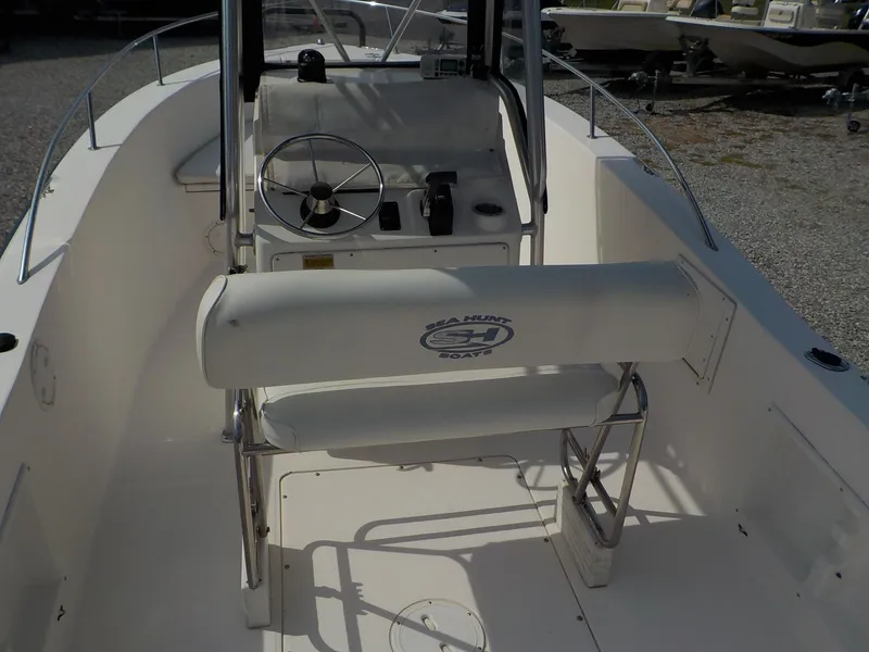 Slide: The Image of Sea Hunt Triton 220 2004 - 11