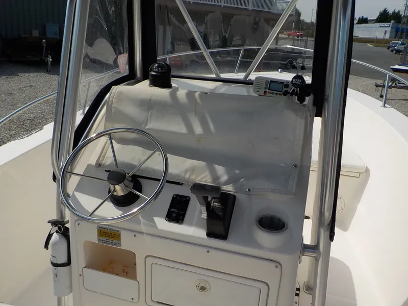 Slide: The Image of Sea Hunt Triton 220 2004 - 16