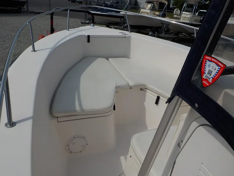 Slide: The Image of Sea Hunt Triton 220 2004 - 17