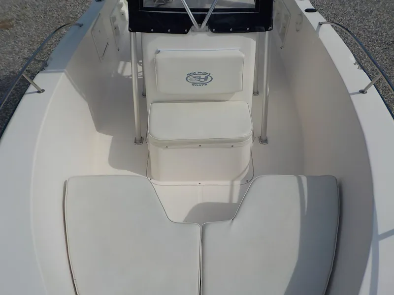 Slide: The Image of Sea Hunt Triton 220 2004 - 18