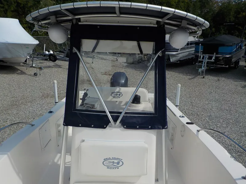 Slide: The Image of Sea Hunt Triton 220 2004 - 19