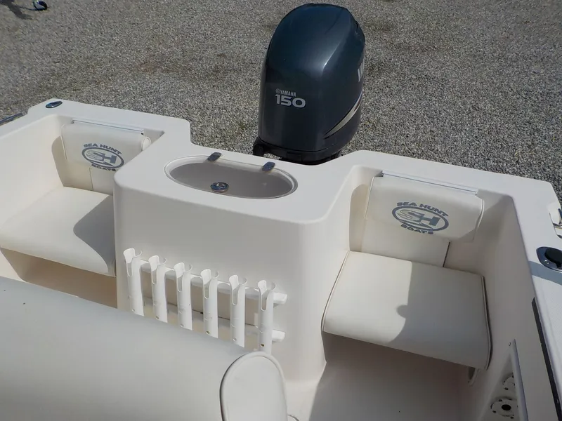 Slide: The Image of Sea Hunt Triton 220 2004 - 5