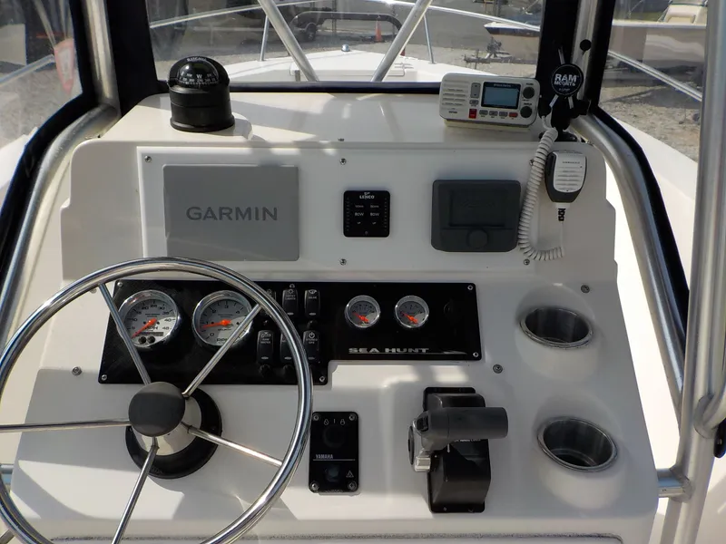 Slide: The Image of Sea Hunt Triton 220 2004 - 7