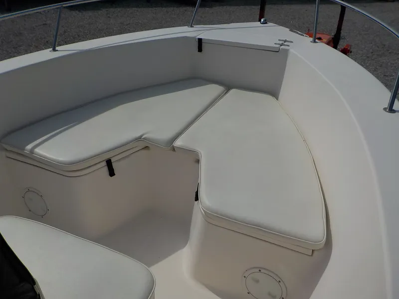 Slide: The Image of Sea Hunt Triton 220 2004 - 8