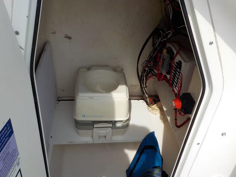 Slide: The Image of Sea Hunt Triton 220 2004 - 9