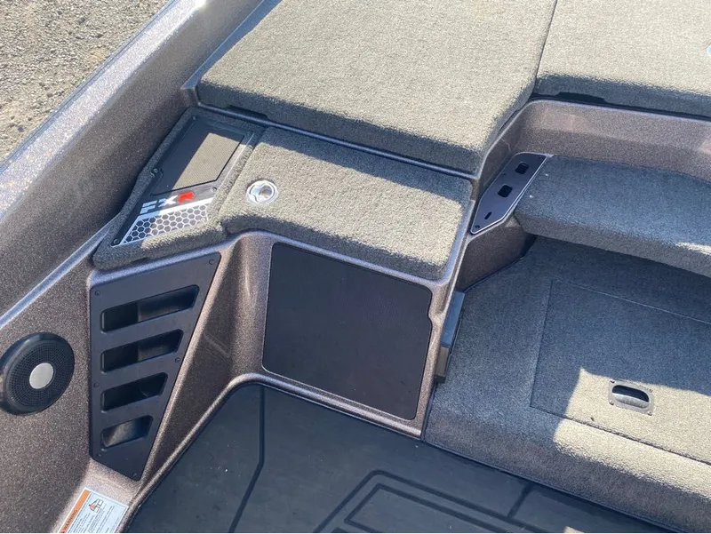 Slide: The Image of Skeeter FXR21 Limited 2025 - 18