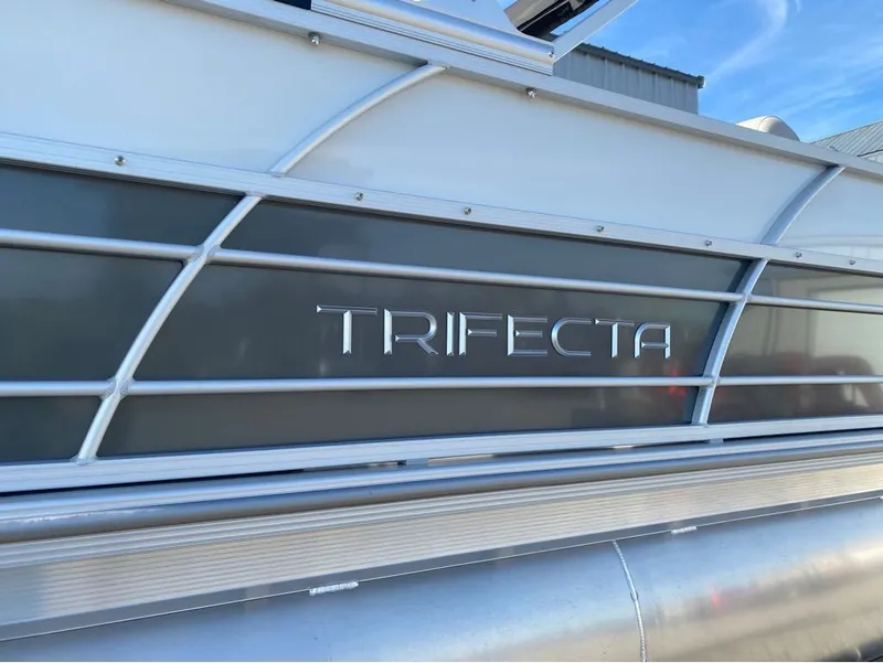 Slide: The Image of Trifecta LE Series 22UL 2025 - 9