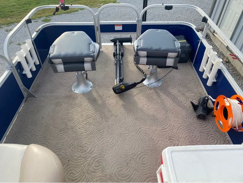 Slide: The Image of Sun Tracker Party Barge 16 DLX 2016 - 10